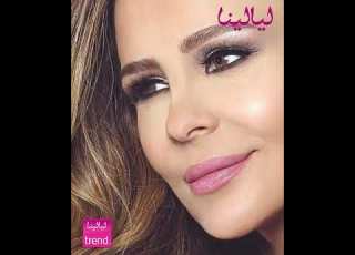  سقوط شعر كارول سماحة المستعار على المسرح وسط ضحكات الجمهور