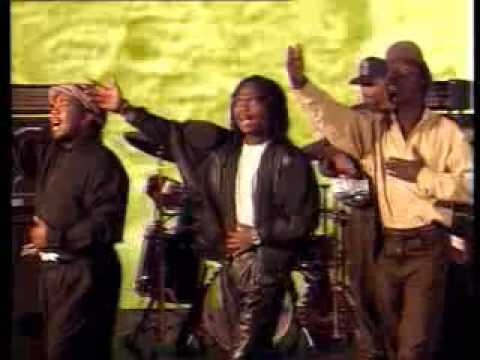 Lucky Dube Band Slaves Usizi