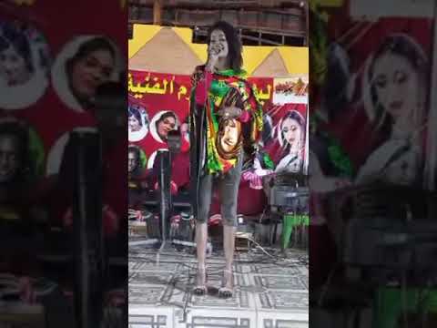 ظهور الفنانه ننوشه كايرو ب ردا قصير و ملابس بوب مارلي في اغنية غلطان انا صيج لي فك العرش
