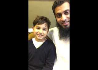 طفل يقلد الشيخ منصور السالمي