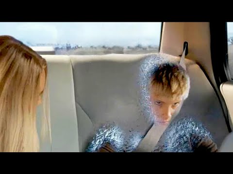 طفلين مش بشر بيطاردهم وحش عايز يسيطر علي العالم طفلين مش بشر بيطاردهم وحش عايز يسيطر علي العالم