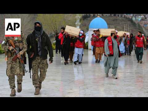 رهبران طالبان در افغانستان پس از کشته شدن صدها نفر در حمله مراسم تشییع جنازه برگزار کردند رهبران طالبان در افغانستان پس از کشته شدن صدها نفر در حمله مراسم تشییع جنازه برگزار کردند
