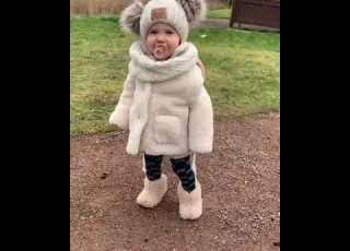 مرح طالعة رحلة ما بدها حد معها