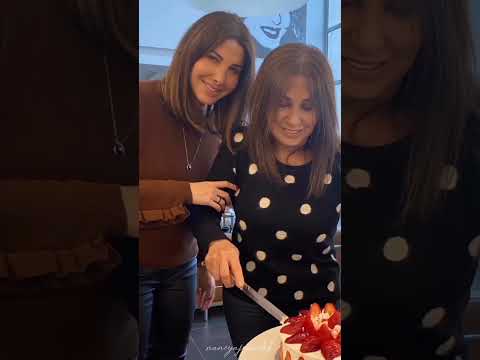 نانسي برفقه والدتها نانسي عجرم
