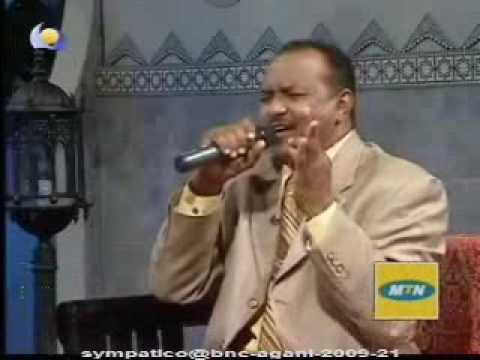 عاصم البنا وفريق اغاني انا بيك سعادتي مؤكدة