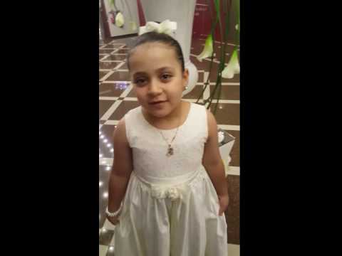 جنى مقداد تهدي بوسه لعمر يوسف