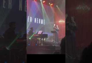 هضامتها عالمسرح عبير نعمة من حفلها في بيروت هول الكياتة كلها عند عبير Abeernehme عبير نعمة