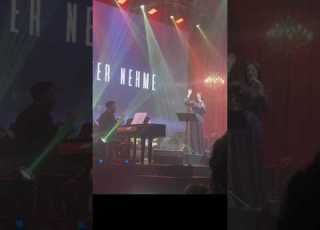  هضامتها عالمسرح عبير نعمة من حفلها في بيروت هول الكياتة كلها عند عبير Abeernehme عبير نعمة