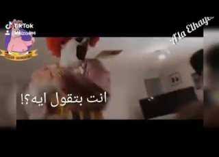 مهرج مجنون يضرب الاطفال حتي الموت