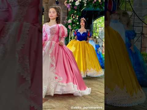Snow White Is The Queen Disneyprincess Disneycosplay Cosplay Snowwhite Princessdress Princess