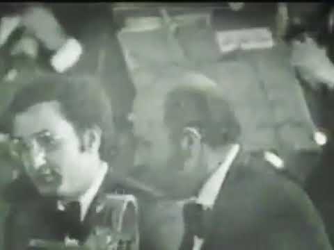 العندليب إشتقت إليك فعلمني أن لا أشتاق