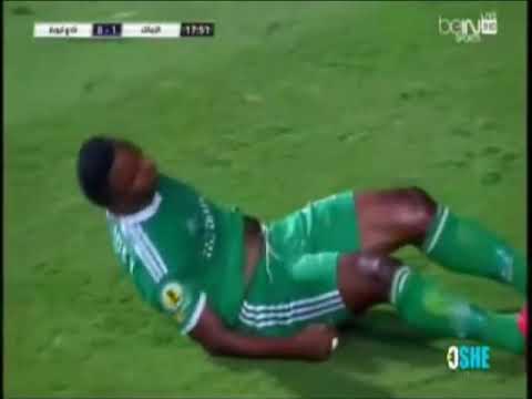 وجاءه سكره الموت بالحق لحظه وفاه لاعب في الملعب