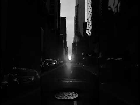 واقف مصدوم في مرايتي حبايبي ليه قتلوني