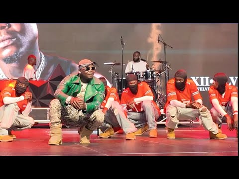 GUMZO SHOW YA HARMONIZE MASAKI MENGI YAJIFICHA NYUMA YA PAZIA AEPUKA MAKOSA AANZA KUIMBA MAPEMA GUMZO SHOW YA HARMONIZE MASAKI MENGI YAJIFICHA NYUMA YA PAZIA AEPUKA MAKOSA AANZA KUIMBA MAPEMA