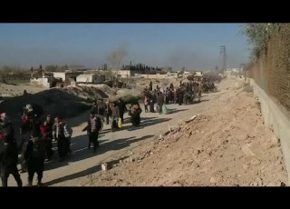 بالفيديو الأسد يزور مواقع الجيش في الغوطة ويقول إن قواته تخوض معركة من أجل العالم