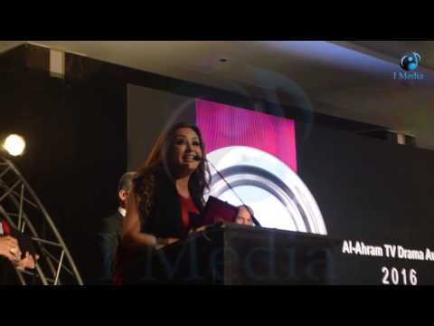 حفله الاهرام أسمع لطيفة تشعل الحفل بأغنية تعرف تتكلم بلدي والكل يصفق لها