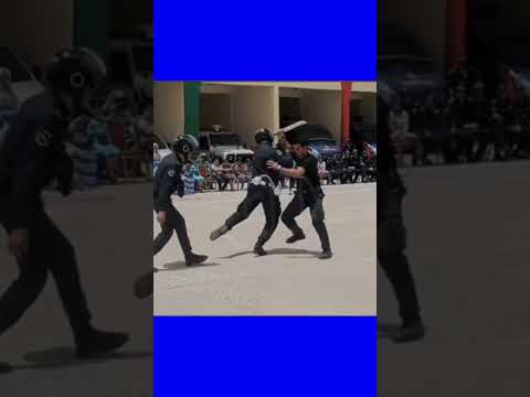 Moroccan Police Skills In Arresting The Bearer Of White Weapons Subscribe To My Channel And Like The
