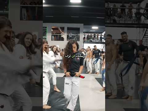 هذه الفتاة قوية جدا تتحمل الضرب بالحزام