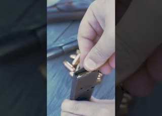  کلت لاما ساخت اسپانیا کالیبر 9 نسبت به مدل های دیگه دقیق تر هست در ضمن این کلت لاما مدل زیادی داره
