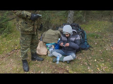 مهاجر لبناني مرهق نادم على محاولته عبور الحدود بين بيلاروس والاتحاد الأوروبي AFP