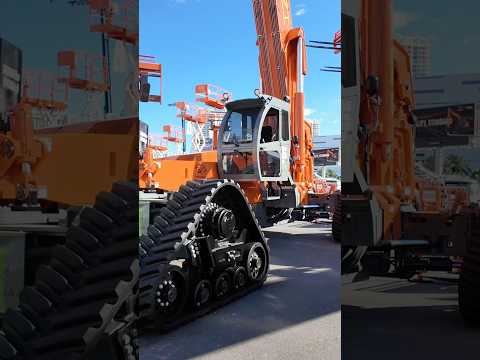 رافعة تلسكوبية مجنزرة بوزن 150 000 رطل والمعروفة أيض ا باسم تراكزيلا