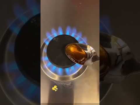 كيف تعرف العسل الإصلي هل مضاف اليه سكر ام عسل طبيعي جدا احدى طرق معرفة العسل كيف تعرف العسل الإصلي هل مضاف اليه سكر ام عسل طبيعي جدا احدى طرق معرفة العسل