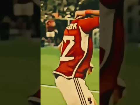 واقف علي الامه و معاية مكلمة امام عاشور