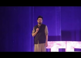  زبان مادری پرنده در قفس خالد فیاض میر کالج TEDxDAV