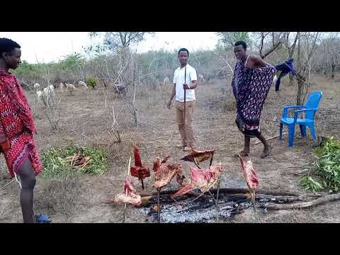 Masai Achi Asili Yake Mcheki Kasyani Ole Lwande Akichoma Nyama Ya Kula Tu Na Familia Yake