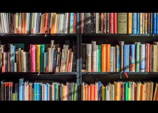  BOOKSHELVES SCREENSAVER 4K WALLPAPER