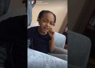 Kalli Yadda Qaramar Yarinya Taba Iyayenta Mamaki Wajen Salon Magana