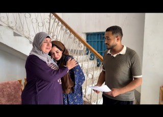 بتخدم في البيوت واول بيت تروحه تشوف امها اللي رمتها من 20 سنه