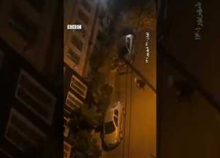نیروی انتظامی در تعقیب معترضان شیشه خانه ها را می شکند