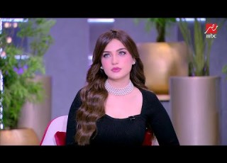  ياسمين عز اللي يعاشر مرات أبوه توحشه أمه اقعدي حطي رجل على رجل وحقك هيجي لحد عندك