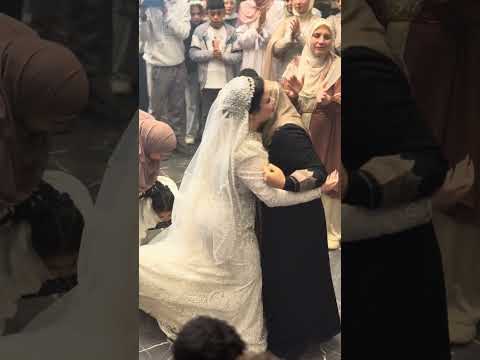 سبها في حضني لسه بدري