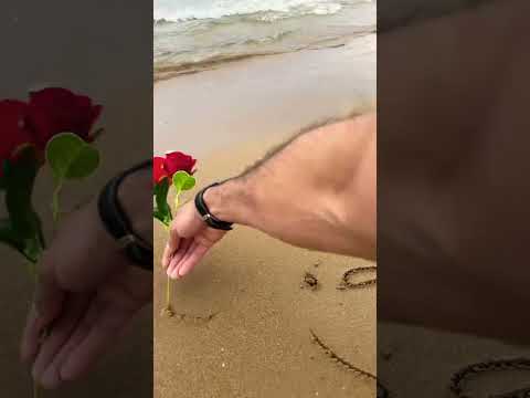 اسم رهف على الرمل شاهد الجمال