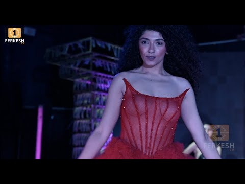 Kareena Kapoor شوف الفستان الشفاف المثير للجدل في عرض ازياء