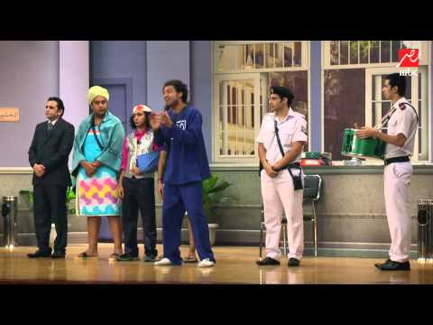 تقليد رائع من على ربيع للكنج محمد منير فى مسرح مصر