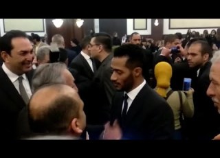  مواطن يحرج محمد رمضان في عزاء حسني مبارك احنا في عزا مش فرح