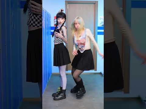 وينزداي آدامز مقلب Shorts Wednesdayaddams