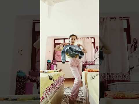 طول ما الدنيا بتلف احنا هنفضل كتف في كتف