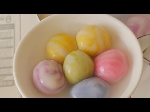 تخلـ ت آ مي عنـ ي بس لما شافت جمالي بعدمده غا ررت وسو هالشي