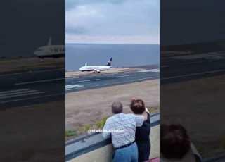 Ryanair Landing At Madeira