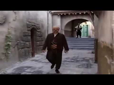 العكيد ابو شهاب عم يغني هذا انا انا العكيد انا الزعيم من اخطاء و عثرات باب الحارة