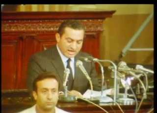 مصر الرئيس حسني مبارك يتحدث أمام البرلمان عن عودة سيناء 1982