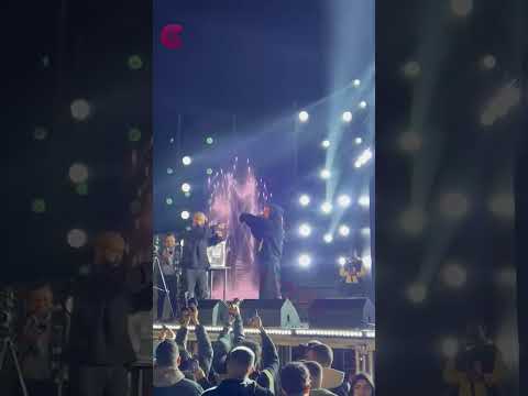 مهاب الموند بيوقف الحفلة عشان يطلب الإسعاف لـ شخص من الجمهور