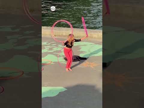 HULA HOOPING USING HER BUTT