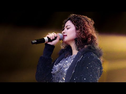 KAUN TUJHE M S DHONI Live Singing By Palak Muchhal