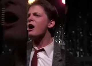 DE VOLTA PARA O FUTURO MICHAEL J FOX TOCA CHUCK BERRY QUE CENA INCRÍVEL