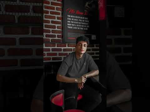 ولا حاجه بتلفت انتبهي غير بنوته بشعر بلاك Shorts اكسبلور ولا حاجه بتلفت انتبهي غير بنوته بشعر بلاك Shorts اكسبلور